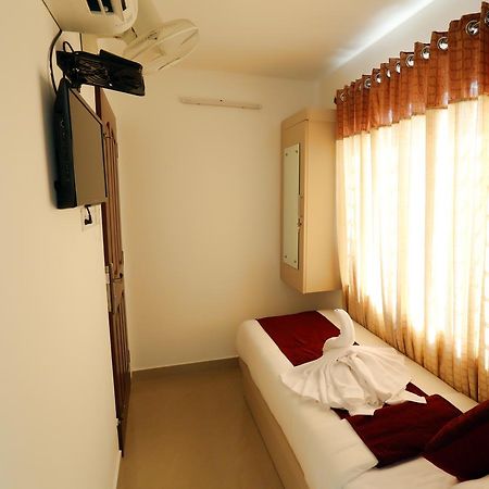Hotel Swarna Residency Kochi Kültér fotó