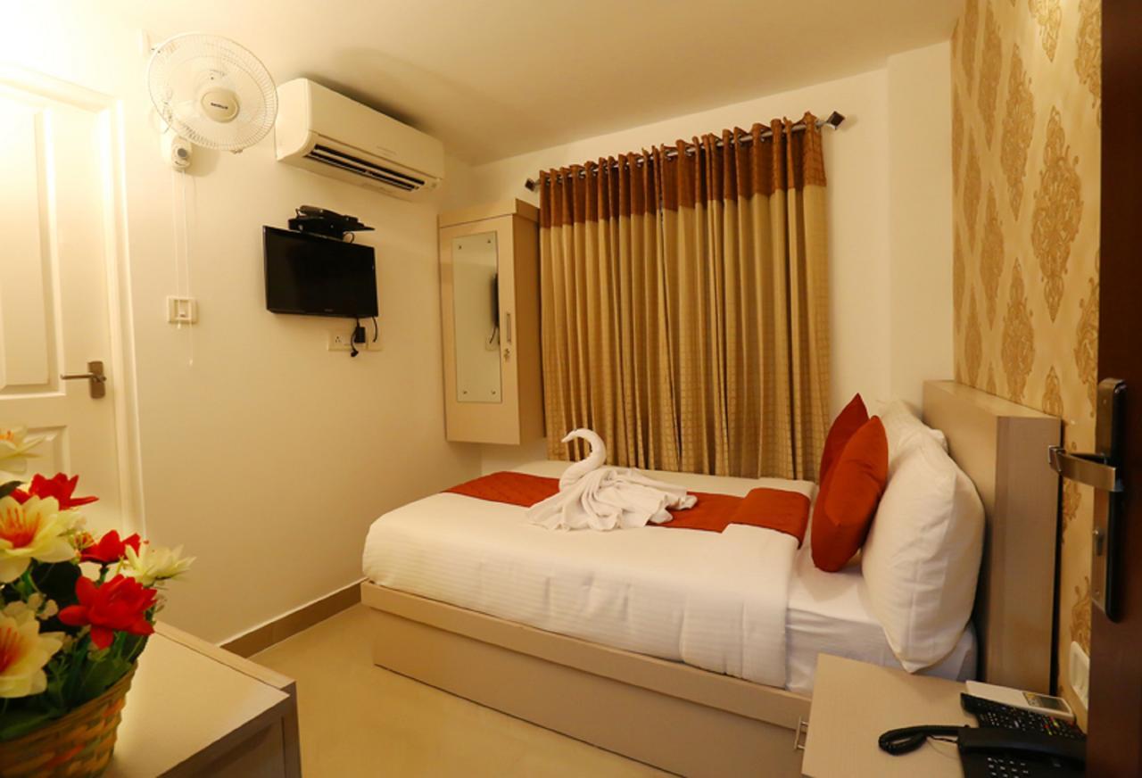 Hotel Swarna Residency Kochi Kültér fotó